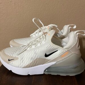 Women’s Nike 270 Size 7.5 EXCELLENT USED CONDITION